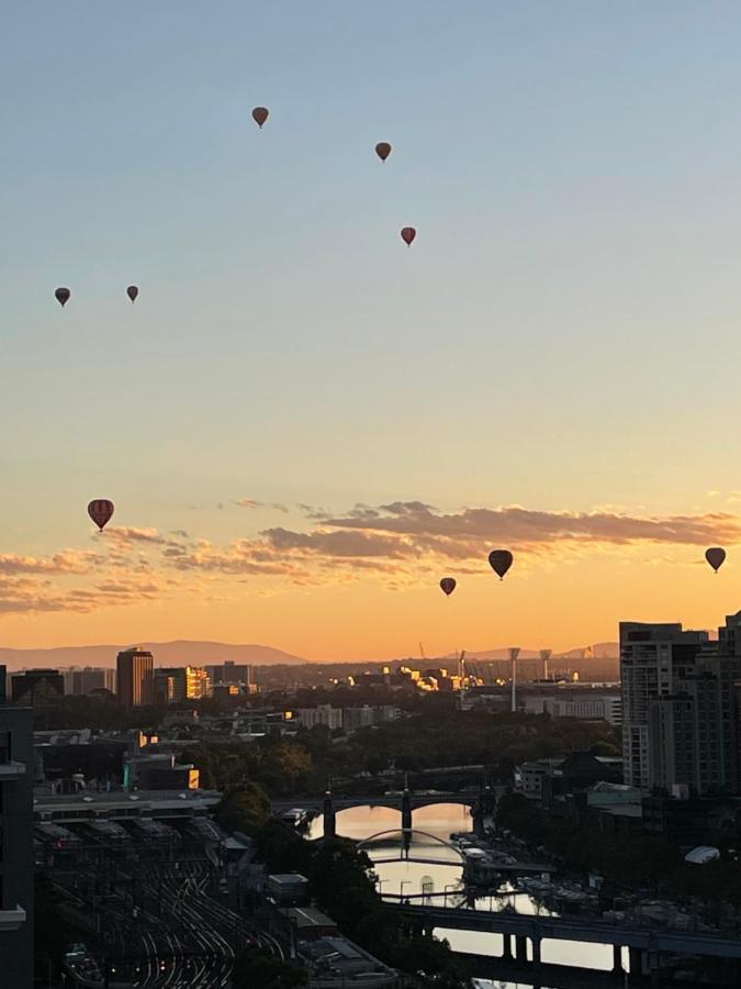 Aura2107, 2 Bedroom Apartment With Balcony, Stunning Yarra River And City Views Melbourne Buitenkant foto